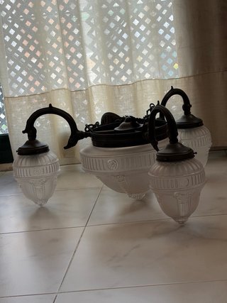 Lámpara de techo clásica de metal y cristal
