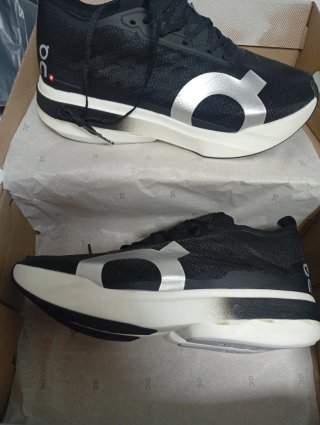 Zapatillas On Running Cloudboom Strike Negras/Plat