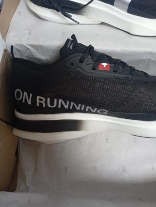 Zapatillas On Running Cloudboom Strike Negras/Plat