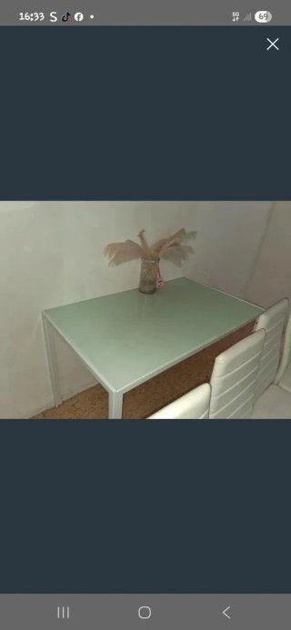 Mesa de cristal y metal