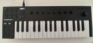Controlador MIDI Native Instruments M32
