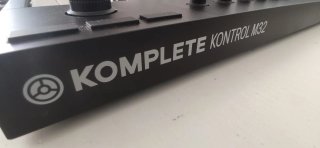 Controlador MIDI Native Instruments M32