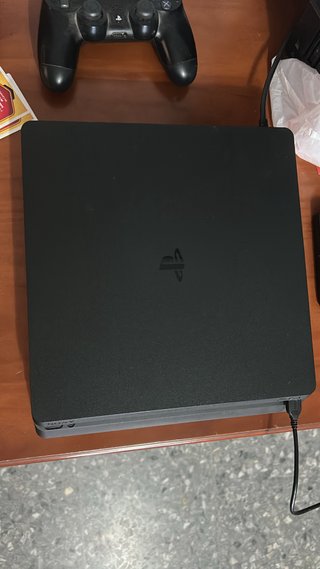 PS4 Negra + Mando + Juegos
