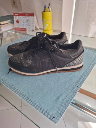 Tenis Pepe Jeans Negros y Plateados