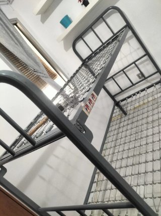 Cama litera metálica gris