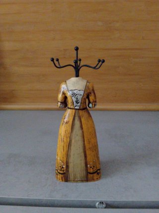 Porta joyas vestido amarillo