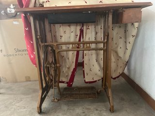 Máquina de Coser Alfa Eibar España Antigua