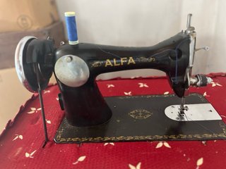 Máquina de Coser Alfa Eibar España Antigua
