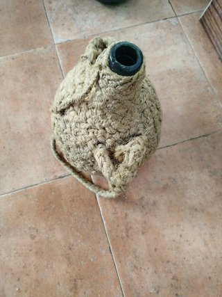 Botella antigua de cáñamo