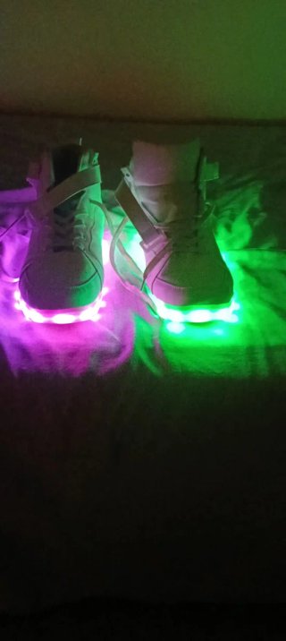 Zapatos con luces LED Talla 46 precio negociable