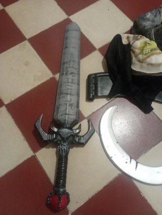 Accesorios Halloween: Hacha, Guadaña, Máscaras