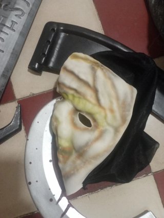 Accesorios Halloween: Hacha, Guadaña, Máscaras