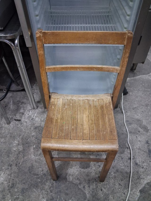 Sillas de madera (8 unidades) todas por 20€
