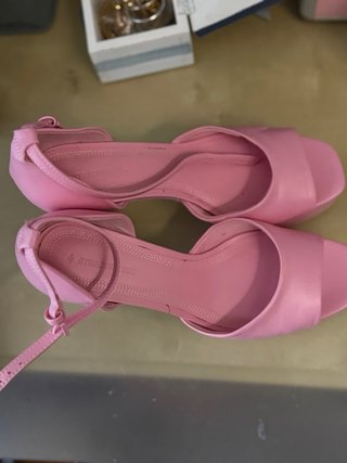 Sandalias cuña beige y rosa los dos pares por  25€