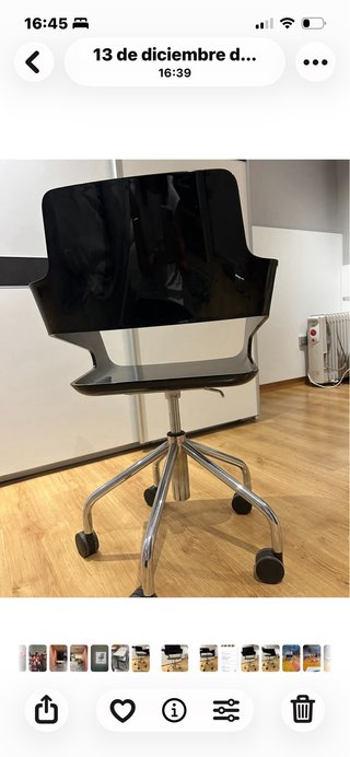 Silla giratoria negra moderna