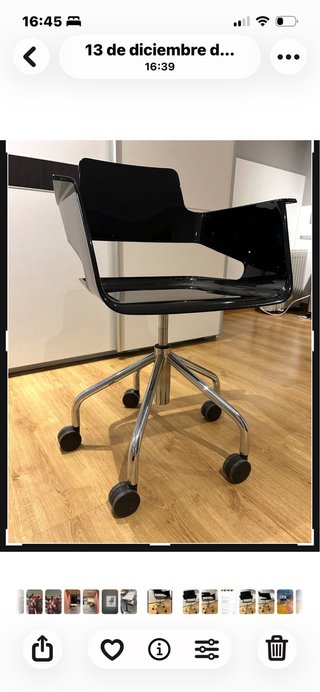 Silla giratoria negra moderna