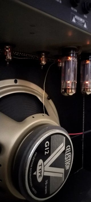 Ampli Marshall DSL40CR + Guitarra Tokai ALC62 2017