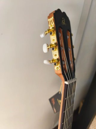 Guitarra Admira Modelo Granada
