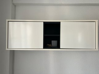 Mueble TV blanco y negro