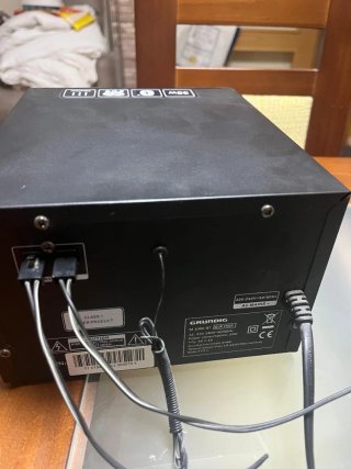 Mini cadena Grundig negra, sin uso.