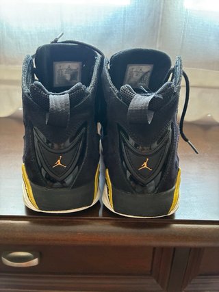 Nike Air Jordan True Flight Negro/Dorado