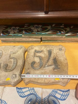 Números de calle antiguos 25 y 54