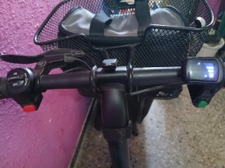 Bicicleta Eléctrica Plegable con Cesta