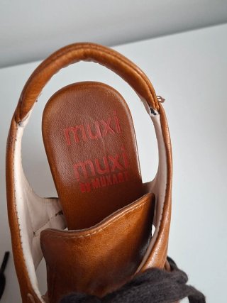 Sandalias Tacón piel y madera Muxi Muxi T36