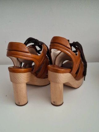 Sandalias Tacón piel y madera Muxi Muxi T36