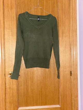 Jersey verde oscuro manga larga.