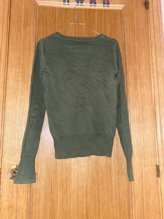 Jersey verde oscuro manga larga.