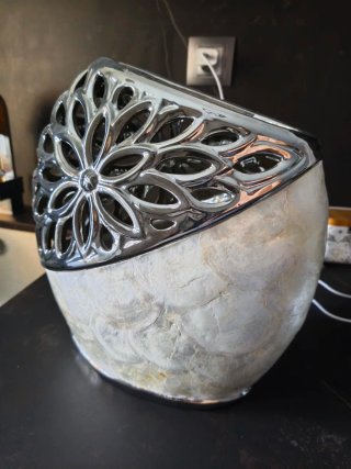 Jarrón decorativo plata y blanco perla