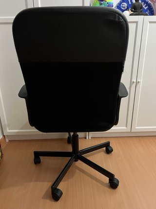 Silla de oficina negra