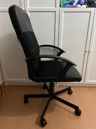 Silla de oficina negra