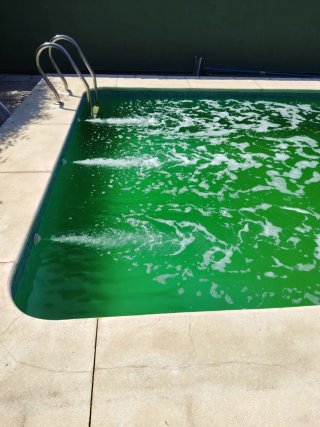 Limpiezas, mantenimientos y vaciados de piscinas.