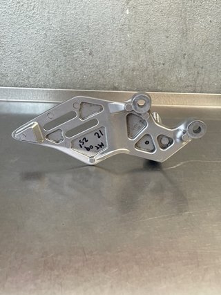 Soporte Estribera Izquierda Yamaha MT-09