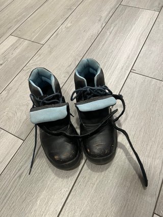 Zapatos de trabajo negros y azules