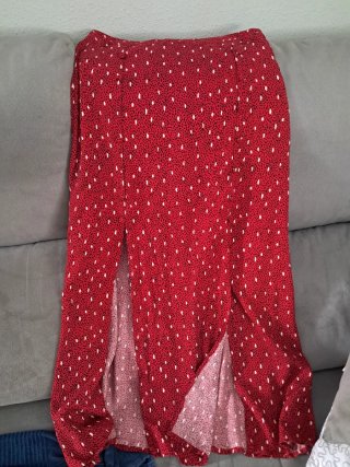 Falda larga estampada roja y blanca