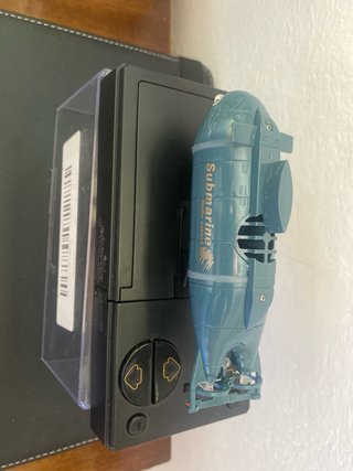Submarino de juguete azul