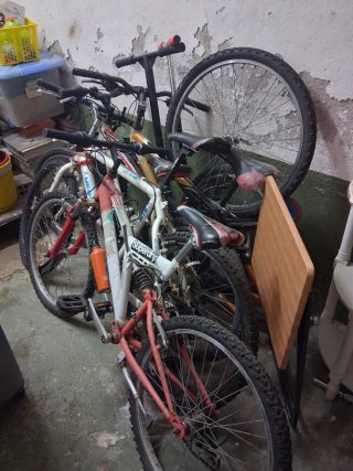 Bicicletas varias para reparar