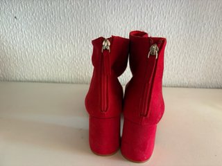 Botines rojos tacón