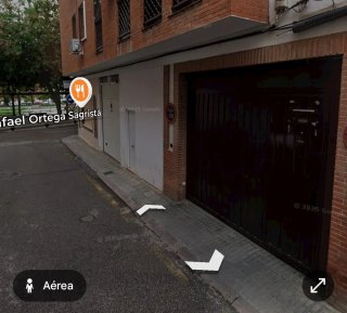 Se alquila plaza de garage cerrada. Alcantarilla