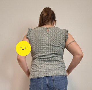 Blusa verde con estampado floral