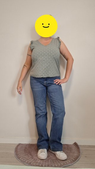 Blusa verde con estampado floral