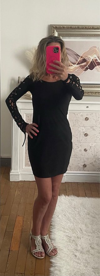 Vestido negro manga larga con cordones