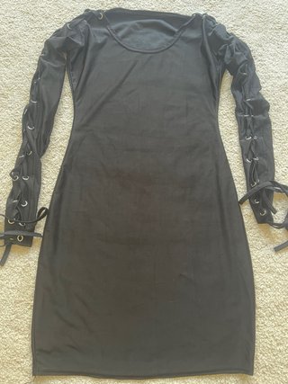 Vestido negro manga larga con cordones