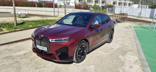 BMW iX xDrive50 - foto 1