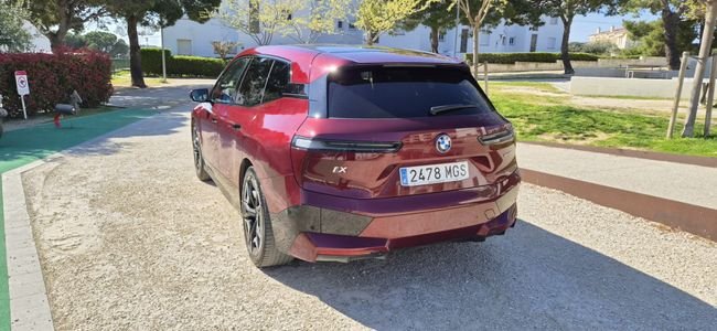 BMW iX xDrive50 2023, foto 4