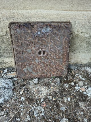 Reja de Hierro Forjado con Diseño, arquetas