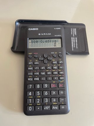 Calculadora Científica Casio fx-82MS